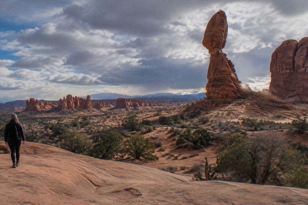 Wide desert plateau with red sandstone fins and balanced rock formations
